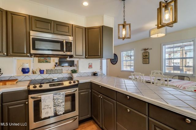 814 Camellia Drive, Bay Saint Louis, MS 39520