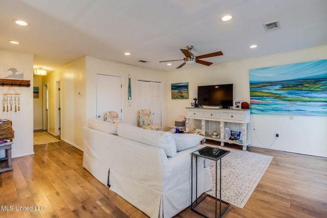 814 Camellia Drive, Bay Saint Louis, MS 39520