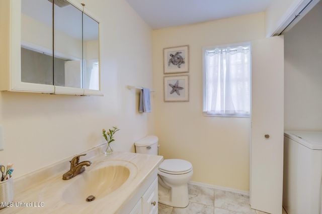 814 Camellia Drive, Bay Saint Louis, MS 39520