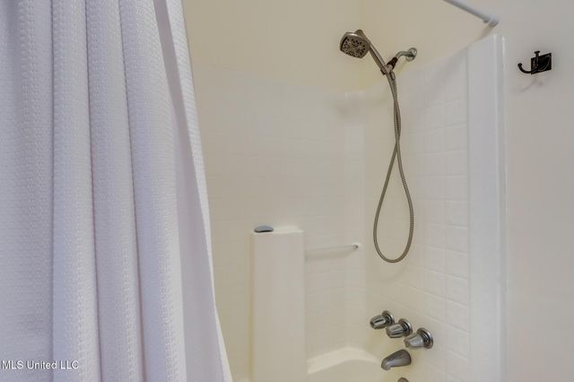 814 Camellia Drive, Bay Saint Louis, MS 39520