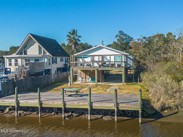 814 Camellia Drive, Bay Saint Louis, MS 39520