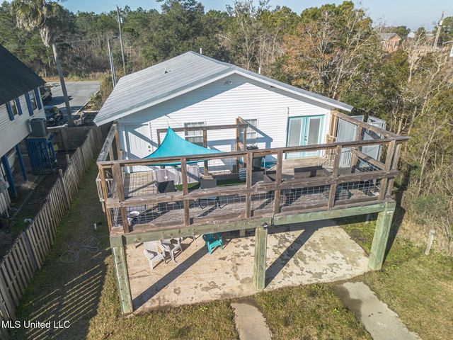 814 Camellia Drive, Bay Saint Louis, MS 39520