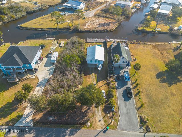 814 Camellia Drive, Bay Saint Louis, MS 39520