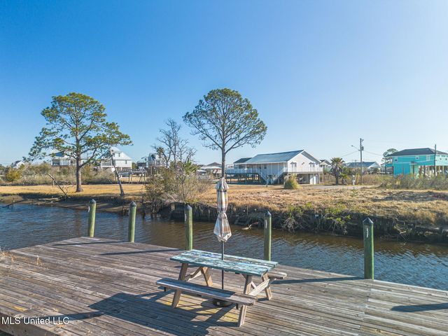 814 Camellia Drive, Bay Saint Louis, MS 39520