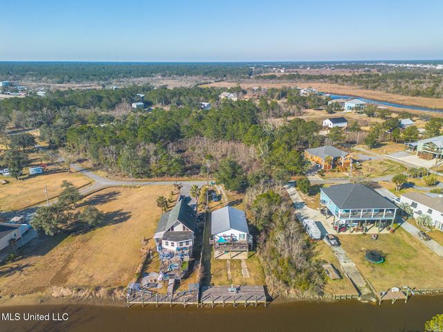 814 Camellia Drive, Bay Saint Louis, MS 39520