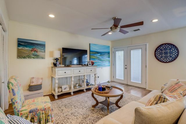 814 Camellia Drive, Bay Saint Louis, MS 39520