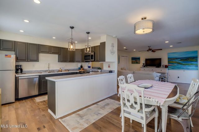 814 Camellia Drive, Bay Saint Louis, MS 39520