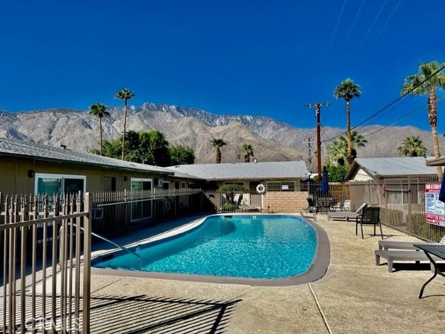 685 E Vista Chino 10, Palm Springs, CA 92262