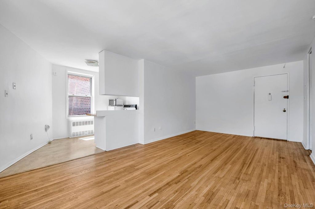 68-15 Selfridge Street J3, Forest Hills, NY 11375 — photo 2