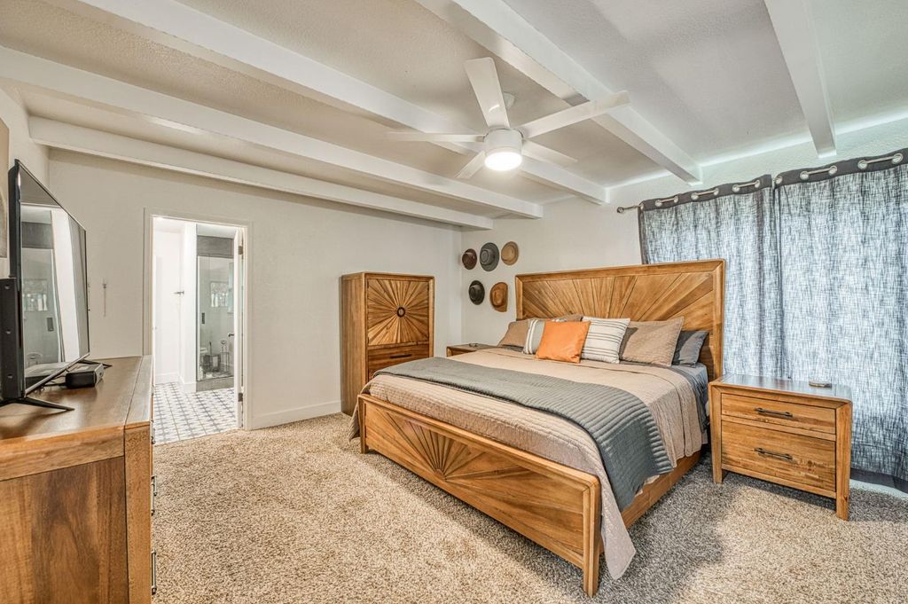 Image 11 of property listing at 2828 E Fedora Avenue, Fresno, CA 93726