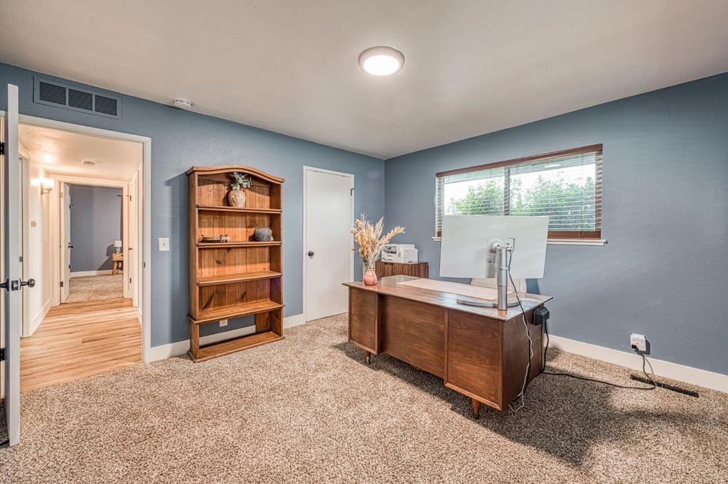 Image 14 of property listing at 2828 E Fedora Avenue, Fresno, CA 93726