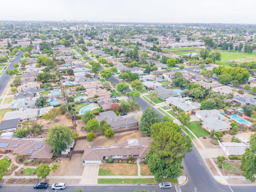 Image 19 of property listing at 2828 E Fedora Avenue, Fresno, CA 93726