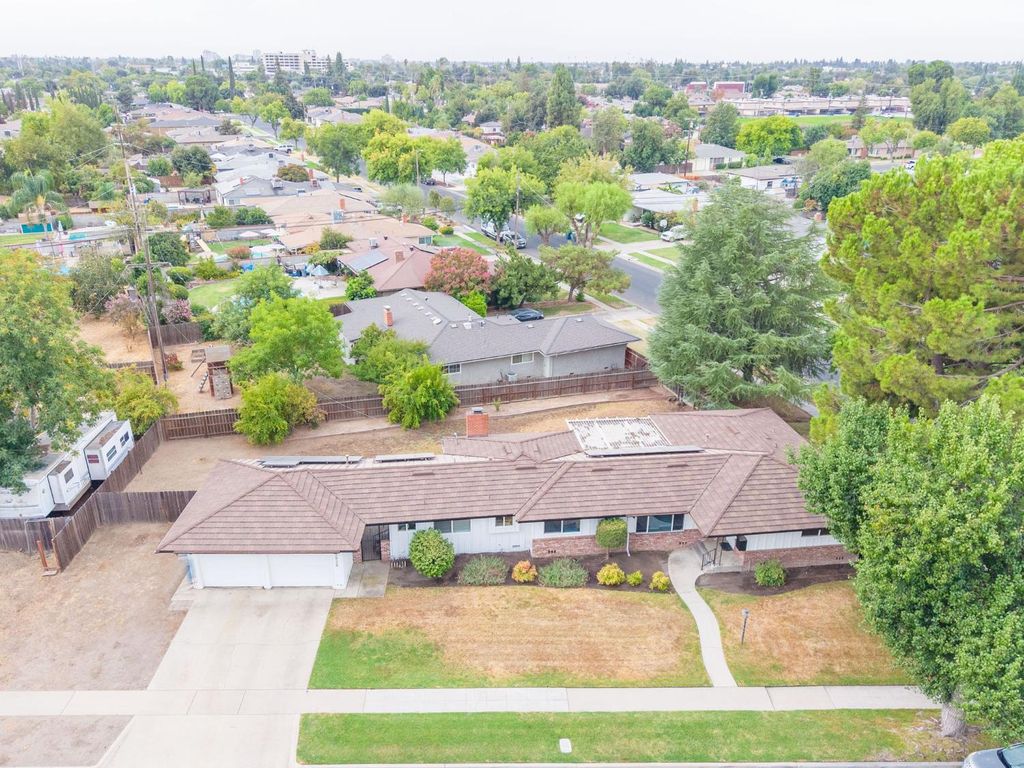 Image 20 of property listing at 2828 E Fedora Avenue, Fresno, CA 93726
