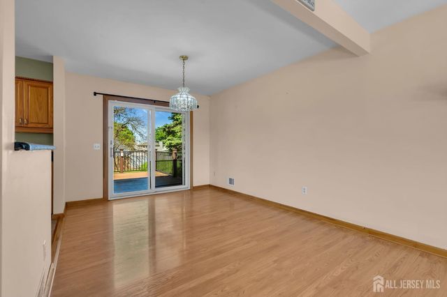 3 Wilton Avenue, Middlesex, NJ 08846