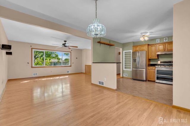 3 Wilton Avenue, Middlesex, NJ 08846