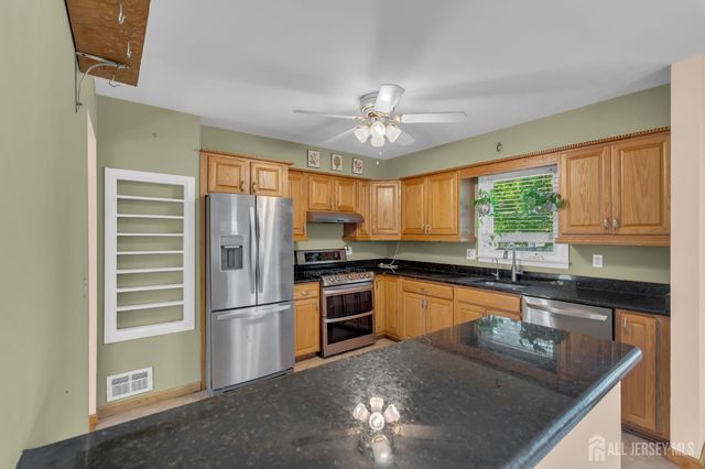 3 Wilton Avenue, Middlesex, NJ 08846