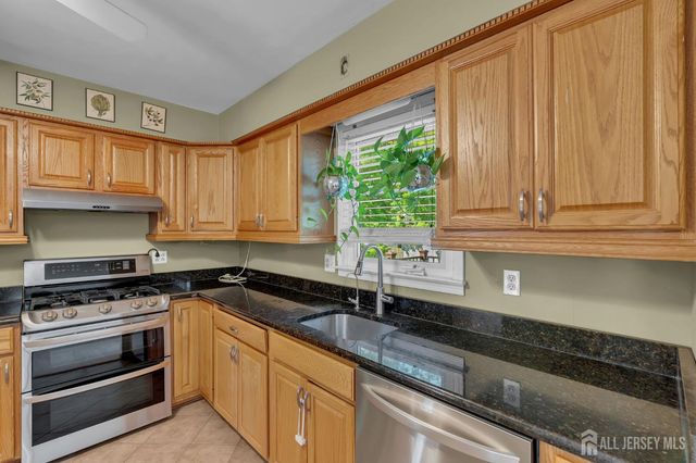 3 Wilton Avenue, Middlesex, NJ 08846