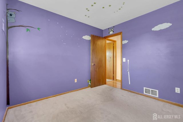 3 Wilton Avenue, Middlesex, NJ 08846