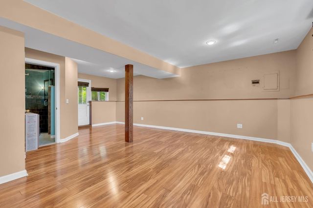 3 Wilton Avenue, Middlesex, NJ 08846