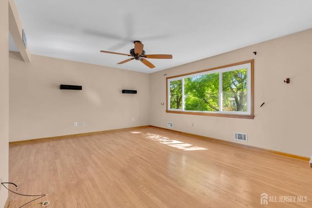 3 Wilton Avenue, Middlesex, NJ 08846