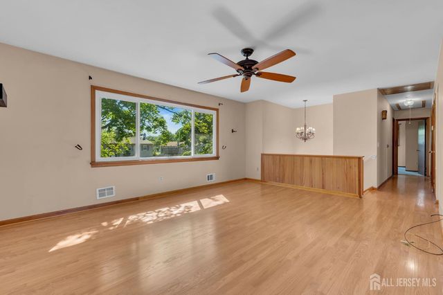3 Wilton Avenue, Middlesex, NJ 08846
