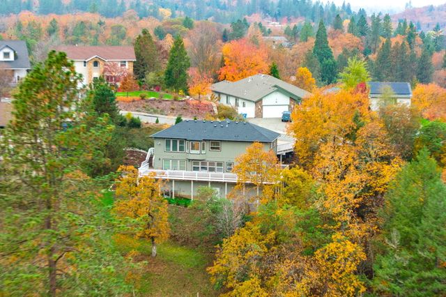 1550 Panoramic Loop, Grants Pass, OR 97527