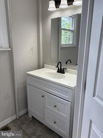 21 E PENNSYLVANIA AVE, York Haven, PA 17370