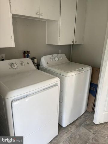 21 E PENNSYLVANIA AVE, York Haven, PA 17370