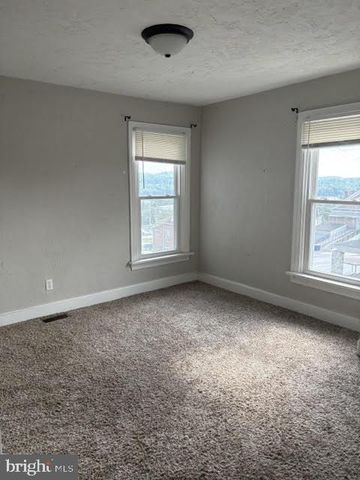 21 E PENNSYLVANIA AVE, York Haven, PA 17370