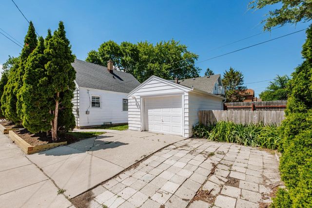2320 N 68th STREET, Wauwatosa, WI 53213