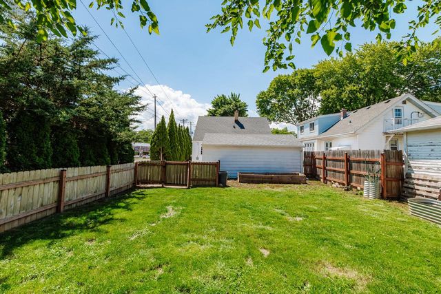 2320 N 68th STREET, Wauwatosa, WI 53213