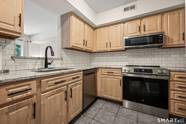 190 Tomlinson Avenue 5F, Plainville, CT 06062