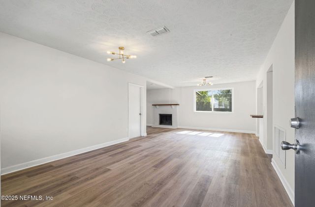 7333 ORTEGA HILLS Drive, Jacksonville, FL 32244