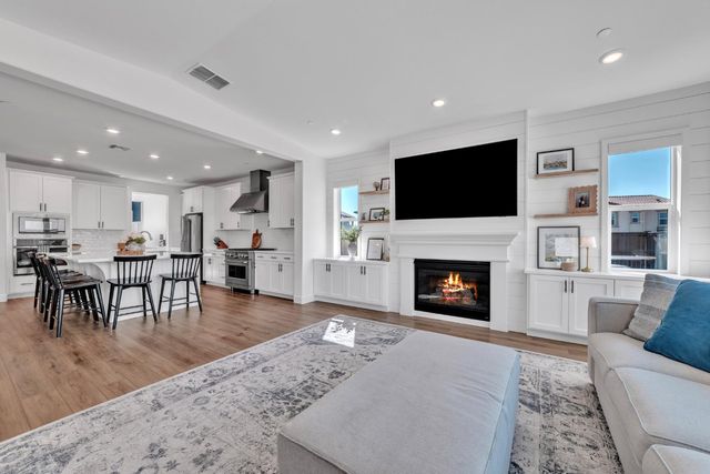 4983 Covered Wagon Cir, Folsom, CA 95630