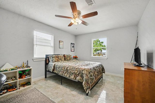 4818 27th Street, Dickinson, TX 77539