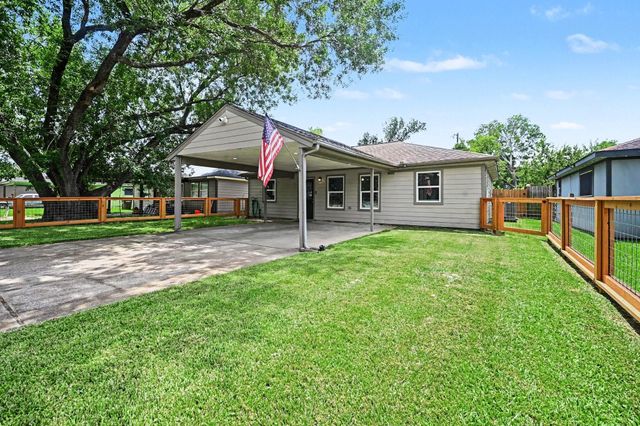 4818 27th Street, Dickinson, TX 77539