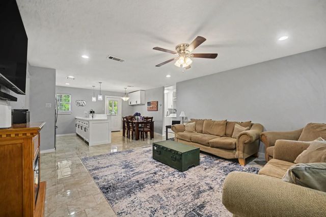 4818 27th Street, Dickinson, TX 77539