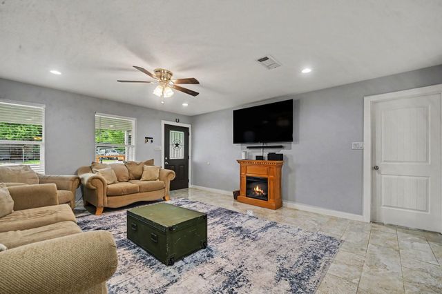 4818 27th Street, Dickinson, TX 77539