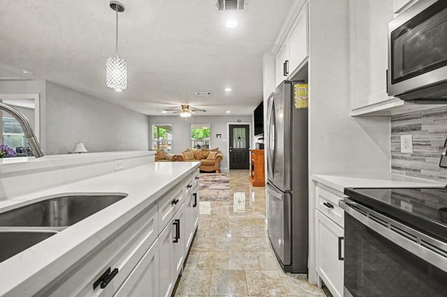 4818 27th Street, Dickinson, TX 77539