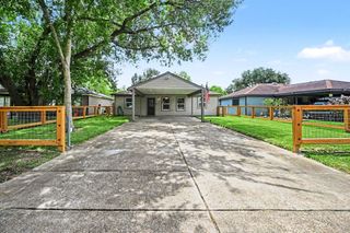 4818 27th Street, Dickinson, TX 77539