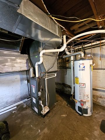 1216 S Ottawa Avenue, Dixon, IL 61021