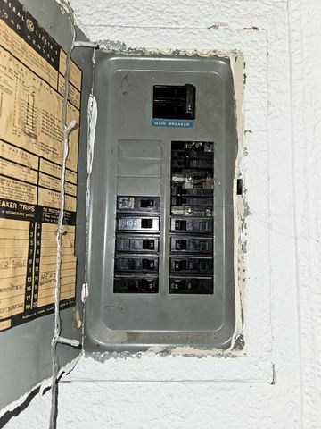 1216 S Ottawa Avenue, Dixon, IL 61021