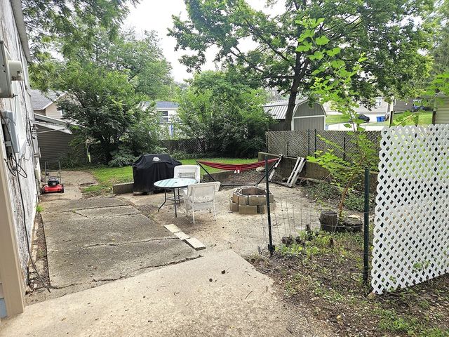 1216 S Ottawa Avenue, Dixon, IL 61021