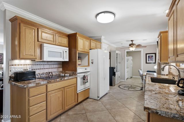 561 LEISURE WORLD --, Mesa, AZ 85206