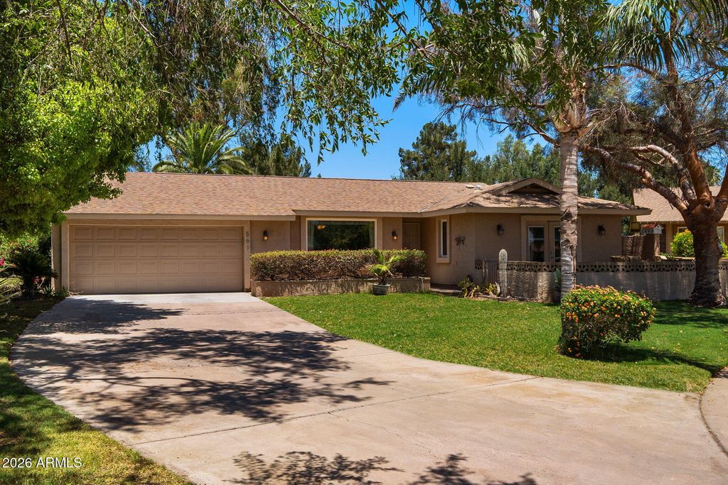 561 LEISURE WORLD --, Mesa, AZ 85206