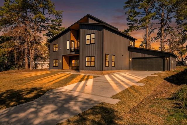 7292 Edgewater Drive, Willis, TX 77318