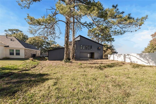 7292 Edgewater Drive, Willis, TX 77318