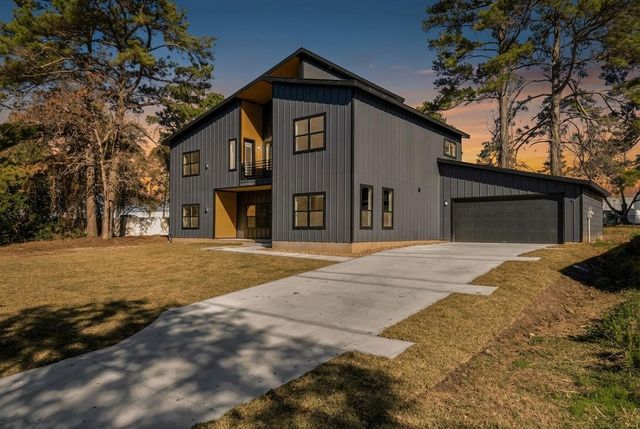 7292 Edgewater Drive, Willis, TX 77318