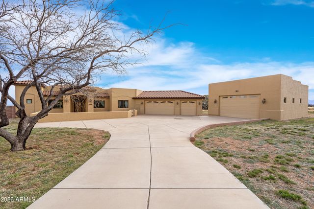 8585 S PALISADES Drive, Hereford, AZ 85615