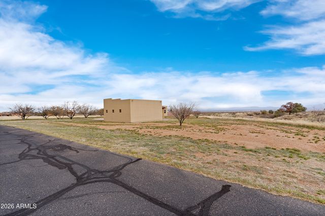 8585 S PALISADES Drive, Hereford, AZ 85615